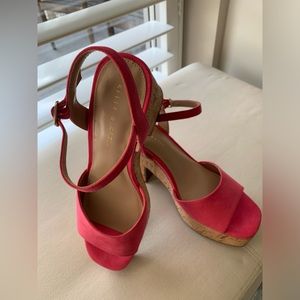 Kelly & Katie Mowie Platform Sandal, SZ9.  Bright Pink *NWOT*